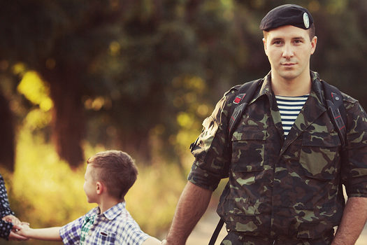 soldier leaving his family on deployment soldier leaving his family on deployment
