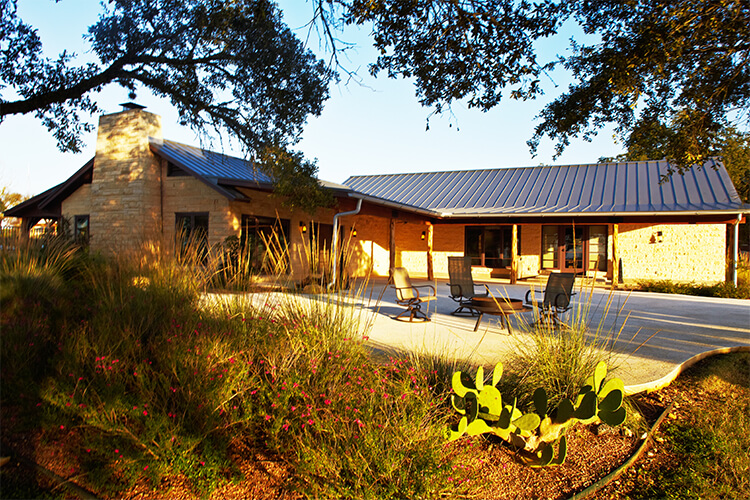 Cabin Backyard Sitting Area - Warriors Heart is an addiction and PTSD treatment center for active military, veterans, and first responders. Contact us today at (844) 448-2567.